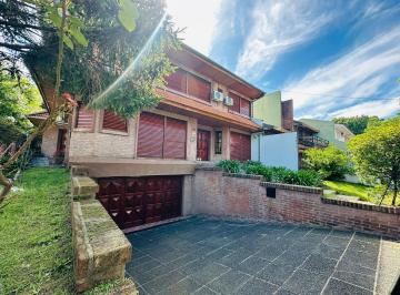 Casa · 313m² · 5 Ambientes · 2 Cocheras · Casa en Venta con Jardin y Piscina. Zona B. Parque Cisneros