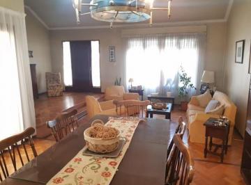Casa de 8 ambientes, Guaymallén · Casa en Venta Barrio Santa Ana