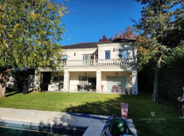 Casa · 253m² · 5 Ambientes · 3 Cocheras · Casa en Venta en La Martinica, Pilar, G. B. a. Zona Norte