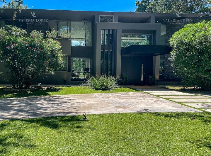 Casa · 680m² · 7 Ambientes