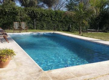 Casa · 320ha · 9 Ambientes · 1 Cochera · Lujosa Casa de 4 Dorm. en Venta - 4 Hojas - Apta Crédito