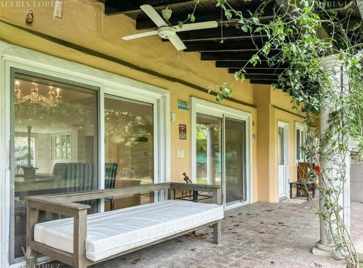 Casa · 250m² · 5 Ambientes
