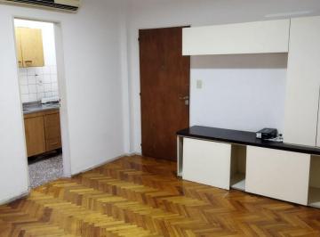 Departamento de 2 ambientes, Balvanera · Amplio Dos Ambientes a Una Cuadra de Av Cordoba con Baño Remodelado
