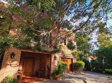 Casa · 317m² · 5 Ambientes · 1 Cochera · Casa en Venta en Village Golf & Tennis, Pilar, G. B. a. Zona Norte