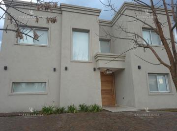 Casa · 232m² · 7 Ambientes · 1 Cochera · Casa en Venta 4 Dorm y Escritorio, en Santa Elena Pilar del Este