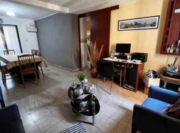 Departamento · 75m² · 5 Ambientes · 1 Cochera · Apto Credito! Av Independencia 3400 - B° Mutual Provincial - Depto. 3d C/ Cochera