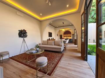 Casa · 203m² · 10 Ambientes · 1 Cochera · Venta Casa 3 Dorm. con Cochera Lourdes