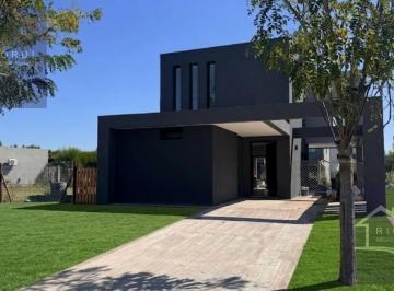 Casa · 138m² · 5 Ambientes · 2 Cocheras · Casa en Venta en Barrio Privado San Ramón, Pilar del Este.