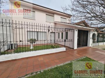 Casa · 210m² · 5 Ambientes · 1 Cochera · Casa en 2 Plantas con 3 o Dorm. - Quincho - Terreno - Venta Directa - Gabriel Suarez
