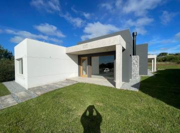 Casa · 205m² · 5 Ambientes · 3 Cocheras · Casa en Venta a Estrenar - Costa Esmeralda - Senderos IV Lote 392