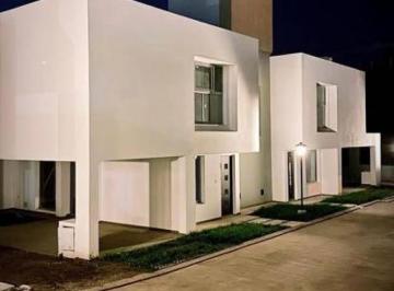 Casa · 165m² · 6 Ambientes · 2 Cocheras · Casa en Venta de 3 Dorm. Housing Cerrado