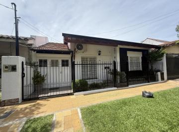 Casa · 70m² · 3 Ambientes · 1 Cochera · Santilli - Blanco Encalada 1216 Temperley