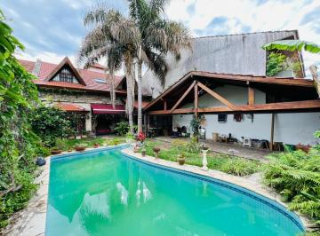 Casa · 231m² · 5 Ambientes · 2 Cocheras · Casa en Venta de 5 Ambientes en Villa Adelina