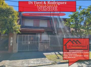 Casa de 5 ambientes, Tres de Febrero · Casa 5 Amb. con Gran Fondo y Salón en Planta Alta – Alem Al 6900