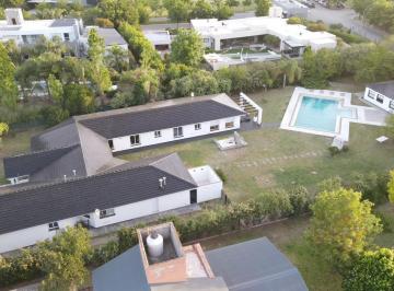 Casa · 600m² · 8 Ambientes · 2 Cocheras · Casa en Venta Fincas del Sur 1