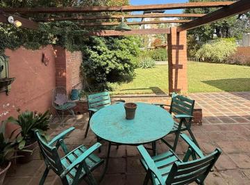 Casa · 248m² · 7 Ambientes · 3 Cocheras · Casa a La Venta Sobre Rodriguez del Busto