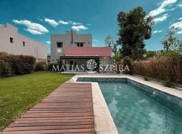 Casa · 163m² · 5 Ambientes · 1 Cochera · Casa en Venta en Alvarez del Bosque