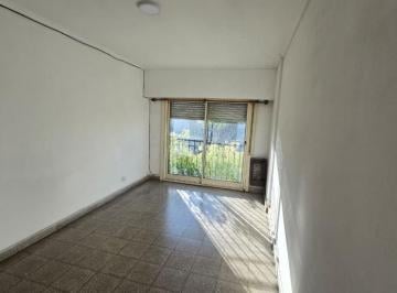 Departamento de 2 ambientes, Lanús · Amplio Departamento de 2 Ambientes Al Frente – Cuarto Piso | Luminoso y Funcional