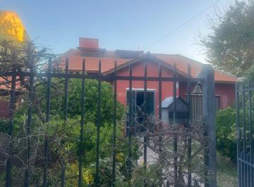 Casa de 6 ambientes, Neuquén · Vendo Casa Apta Crédito Hipotecario, de Tres Dormis en Barrio Lejos de Bs As