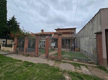 Casa de 4 ambientes, Quilmes · Chalet en Venta en Bernal Oeste a m de Av Los Quilmes!