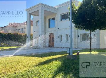 Casa · 219m² · 4 Dormitorios · Importante Propiedad a Terminar en El Barrio Privado Valdevez