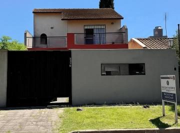 Casa · 107m² · 4 Ambientes · 1 Cochera · Chalet 4 Ambientes en Ituzaingó Norte