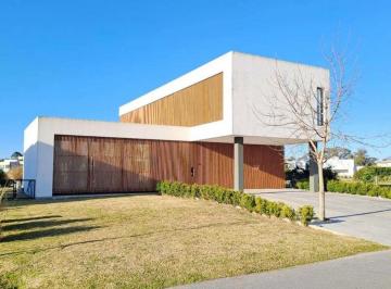 Casa de 4 ambientes, Berazategui · Casa de Catergoria en Hudson!