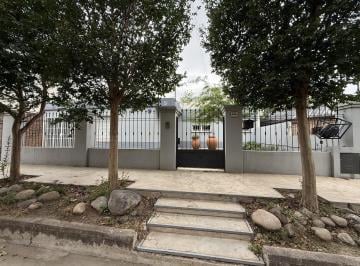 Casa · 365m² · 6 Ambientes · 2 Cocheras · Venta Casa 5 Dorm. + Departamento de 1 Habitación y Pileta