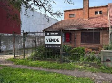 Casa · 210m² · 3 Ambientes · 2 Cocheras · Casa 3 Amb y Galpon de 100 m Cubiertos en Venta Sobre Lote de 10 X 43,30