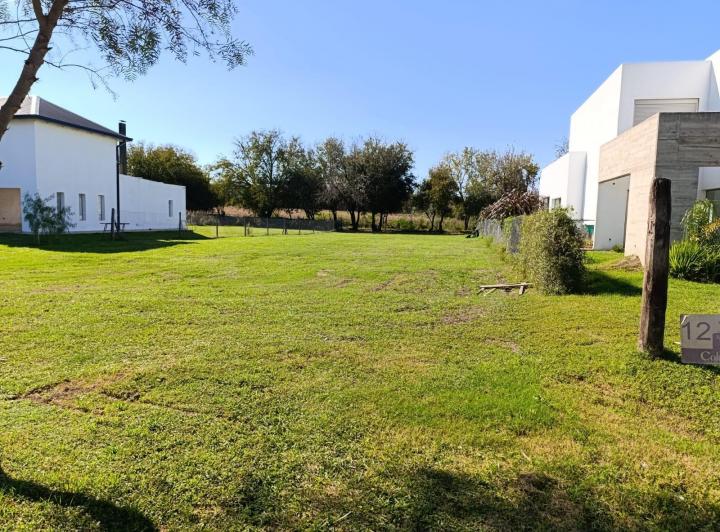 Terreno · 1400m²