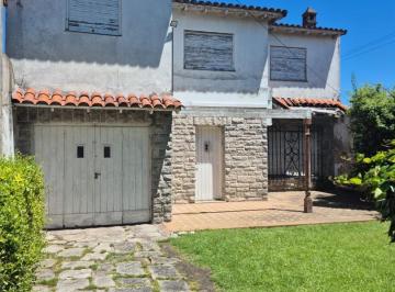 Casa · 145m² · 4 Ambientes · 1 Cochera · Chalet 4 Amb. - 145 m². - Punta Mogotes