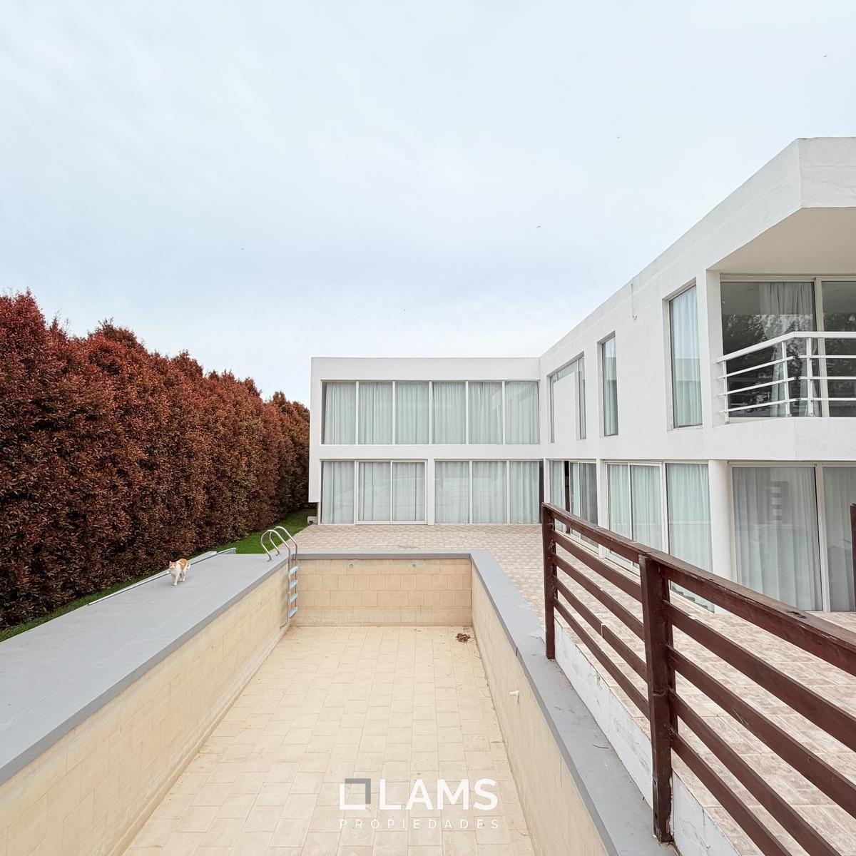 Casa en venta - 4 ambientes con cochera - Barrio Privado Rumencó