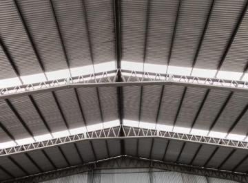 Bodega-Galpón · 414m² · Galpon Alquiler Comercial Sobre Mario Bravo