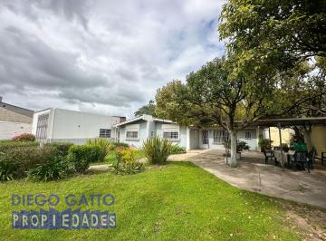 Casa de 6 ambientes, Esteban Echeverría · Oportunidad en Monte Grande: Propiedad Comercial Ideal Emprendimiento o Vivienda