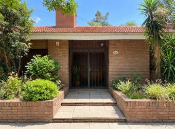 Casa de 10 ambientes, Córdoba · Casa - Av Ricchieri 3300