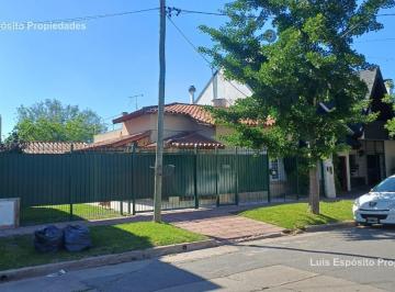 Casa · 110m² · 4 Ambientes · 2 Cocheras · Casa en Venta Castelar Norte