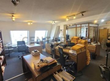 Oficina comercial · 77m² · 2 Ambientes · Oficina Amplia, con Despacho, Baño, Ascensor en Cuidad Vieja