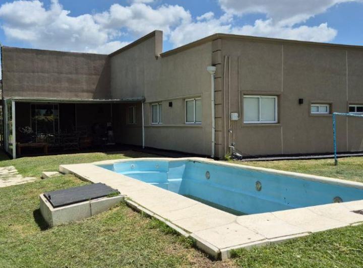 Casa · 700m² · 5 Ambientes · 2 Cocheras