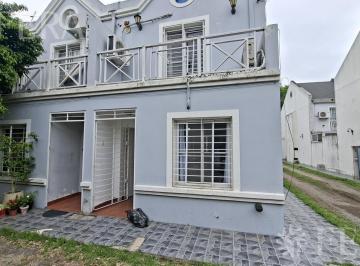 PH · 93m² · 4 Ambientes · 1 Cochera · Venta de Duplex 4 Ambientes con Cochera, Patio y Parrilla en Sarandi