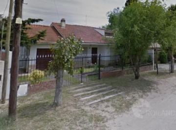 Frente · Venta Chalet en Lote Propio! 4 Amb. con Cochera Doble en Mar del Tuyú