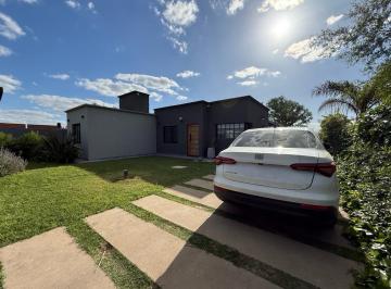 Casa · 70m² · 3 Ambientes · 2 Cocheras · Venta Casa 2 Dorm. con Pileta