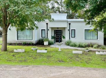 Casa · 120m² · 3 Ambientes · 4 Cocheras · Casa Venta B Privado Barrancas de San Benito