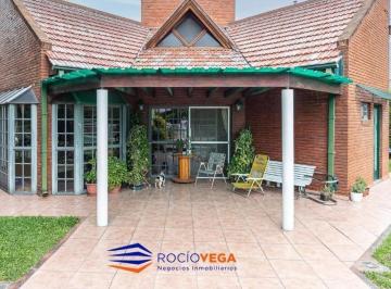 Casa · 180m² · 4 Ambientes · 3 Cocheras · Casa Vena en Country Banco de La Provincia