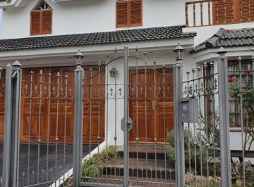 Casa · 252m² · 3 Dormitorios · 2 Cocheras · Córdoba - Ayacucho - Juan Acevey Al 2100