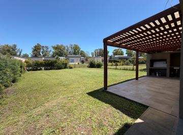 Casa · 576m² · 4 Ambientes · 3 Cocheras · Muy Buena Propiedad en Alquiler en Santa Elena | Vco Propiedades