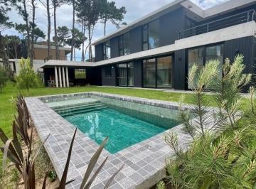 Casa · 187m² · 5 Ambientes · 1 Cochera · Casa en Pinamar a Estrenar Barrio Pioneros