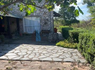 Quinta vacacional · 1m² · 5 Ambientes · Casa Quinta en Venta con Quincho y Amplio Jardin - Alto de Taruca Pampa