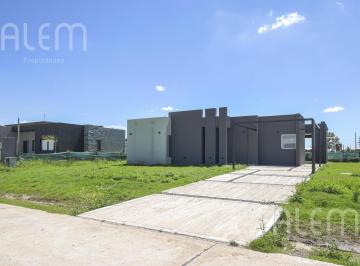 Casa · 131m² · 4 Ambientes · 1 Cochera · Casa en Venta en Canning | La Magdalena