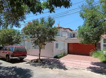 Casa · 350m² · 10 Ambientes · Vivienda Multifamiliar - Apta Profesional