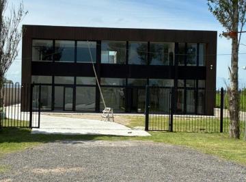 Local comercial de 3 ambientes, San Vicente · Local Comercial en Alquiler Ubicado en Canning